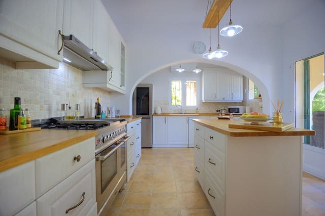 4 makuuhuone Huvila myytävänä paikassa Moraira, Teulada-Moraira mukana uima-altaan - 795 000 € (Ref: 9563853)