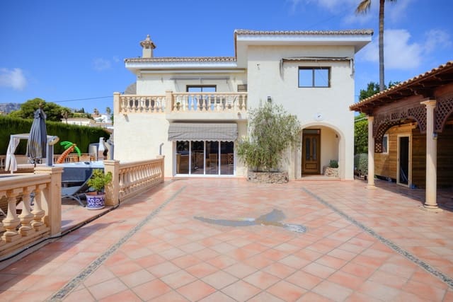 5 soveværelse Villa til salg i Calpe / Calp med swimmingpool - € 745.000 (Ref: 9563854)