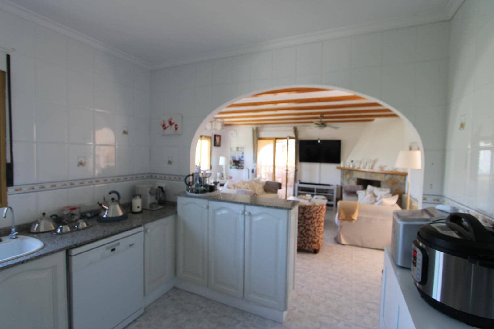 3 soveværelse Villa til salg i Orba med swimmingpool garage - € 525.000 (Ref: 9563862)