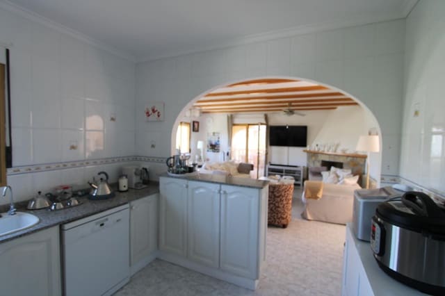 3 soveværelse Villa til salg i Orba med swimmingpool garage - € 525.000 (Ref: 9563862)