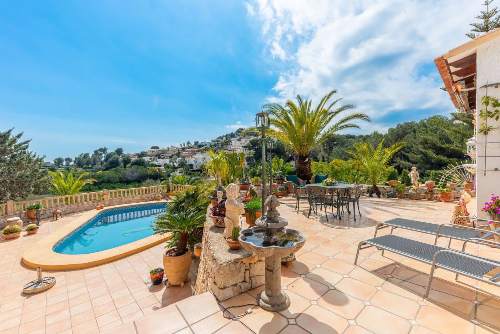 3 bedroom Villa for sale in Moraira with pool - € 820,000 (Ref: 9563863)