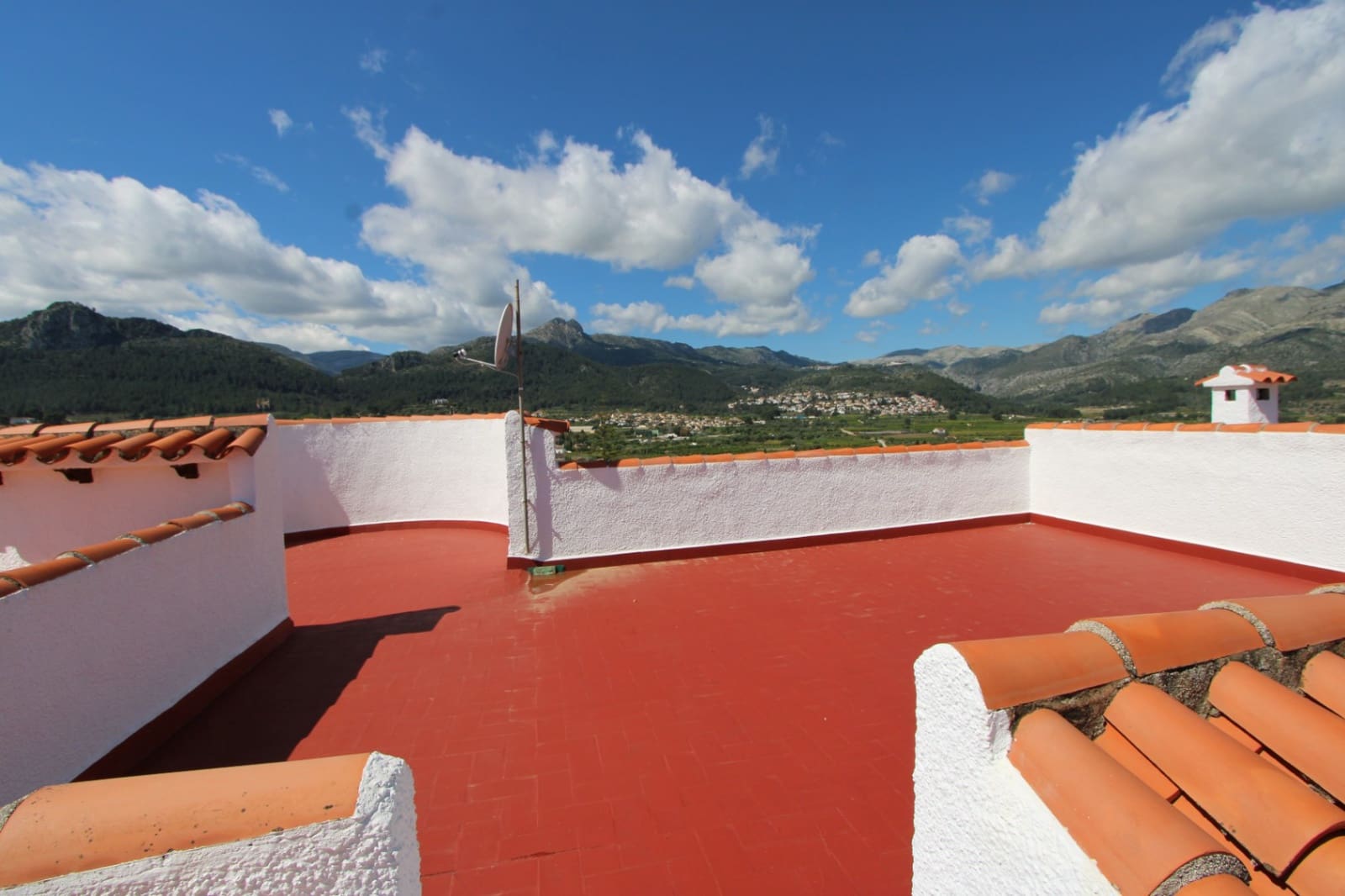 6 Zimmer Villa zu verkaufen in Orba mit Pool - 690.000 € (Ref: 9563875)