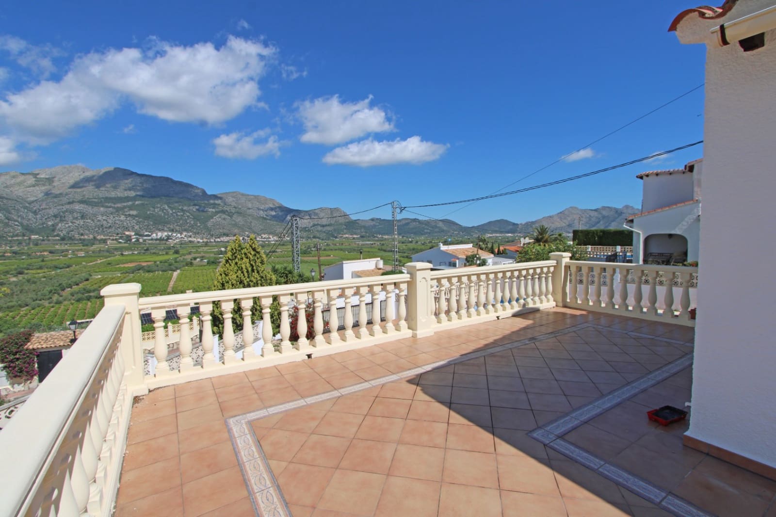 6 Zimmer Villa zu verkaufen in Orba mit Pool - 690.000 € (Ref: 9563875)