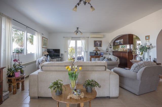 Chalet de 4 habitaciones en Calpe / Calp en venta con piscina - 750.000 € (Ref: 9563881)