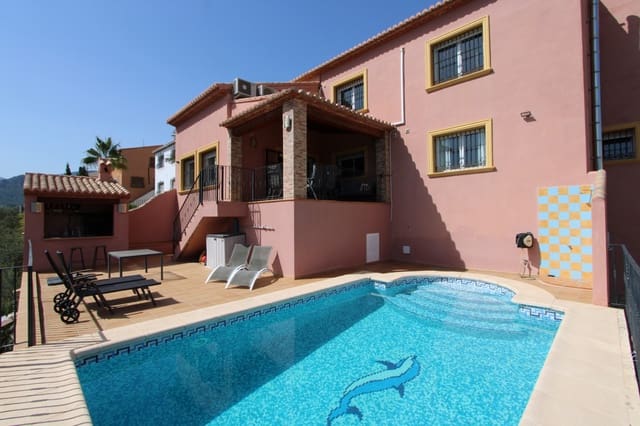 5 bedroom Villa for sale in Orba with pool - € 499,000 (Ref: 9563882)