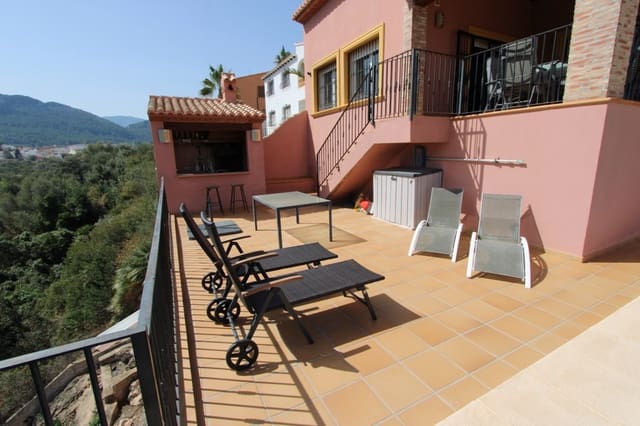 5 bedroom Villa for sale in Orba with pool - € 499,000 (Ref: 9563882)