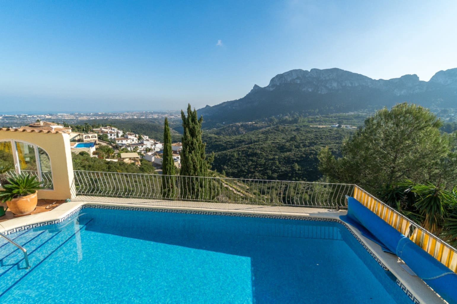 5 Zimmer Villa zu verkaufen in Denia mit Pool Garage - 699.000 € (Ref: 9572198)