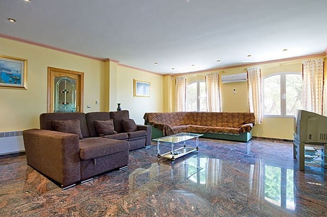 8 soveværelse Villa til salg i Calpe / Calp - € 900.000 (Ref: 9581334)