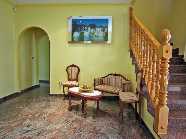 8 soveværelse Villa til salg i Calpe / Calp - € 900.000 (Ref: 9581334)