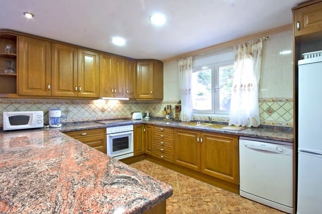 8 soveværelse Villa til salg i Calpe / Calp - € 900.000 (Ref: 9581334)