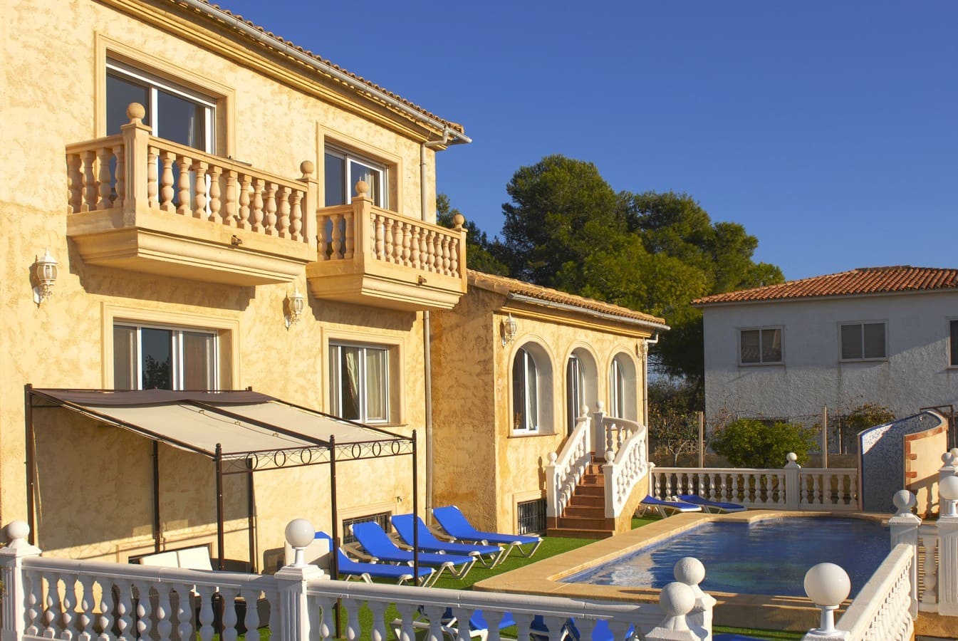 8 soveværelse Villa til salg i Calpe / Calp - € 900.000 (Ref: 9581334)