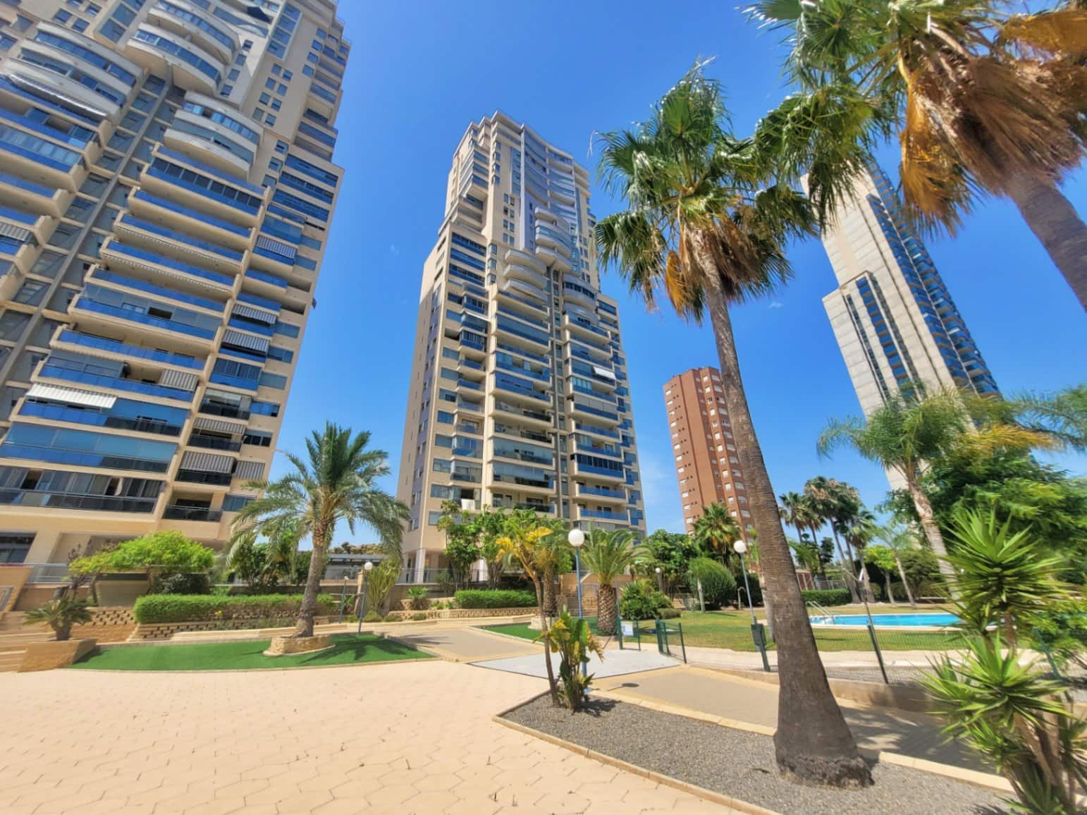 Apartamento de 3 habitaciones en Benidorm en venta con piscina - 330.000 € (Ref: 9632727)