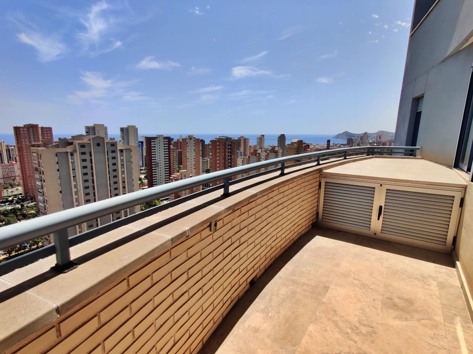 Apartamento de 3 habitaciones en Benidorm en venta con piscina - 330.000 € (Ref: 9632727)