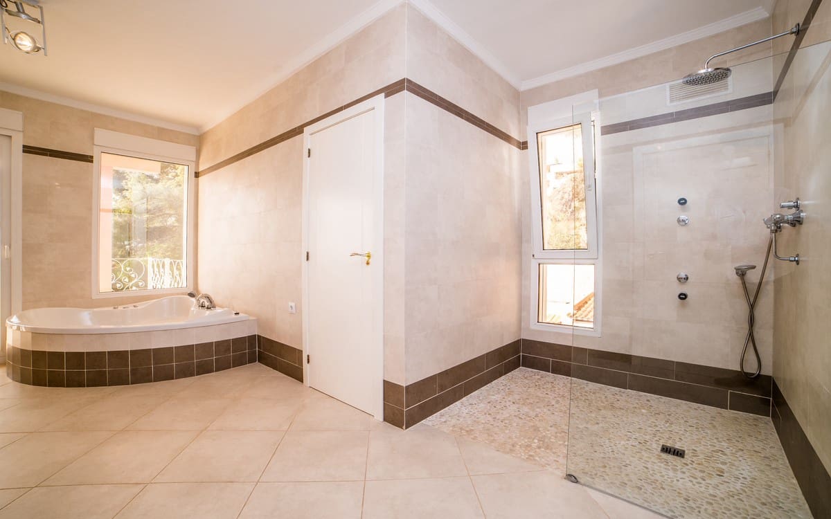 3 sypialnia Willa na sprzedaż w Calpe / Calp z basenem - 795 000 € (Ref: 9632737)