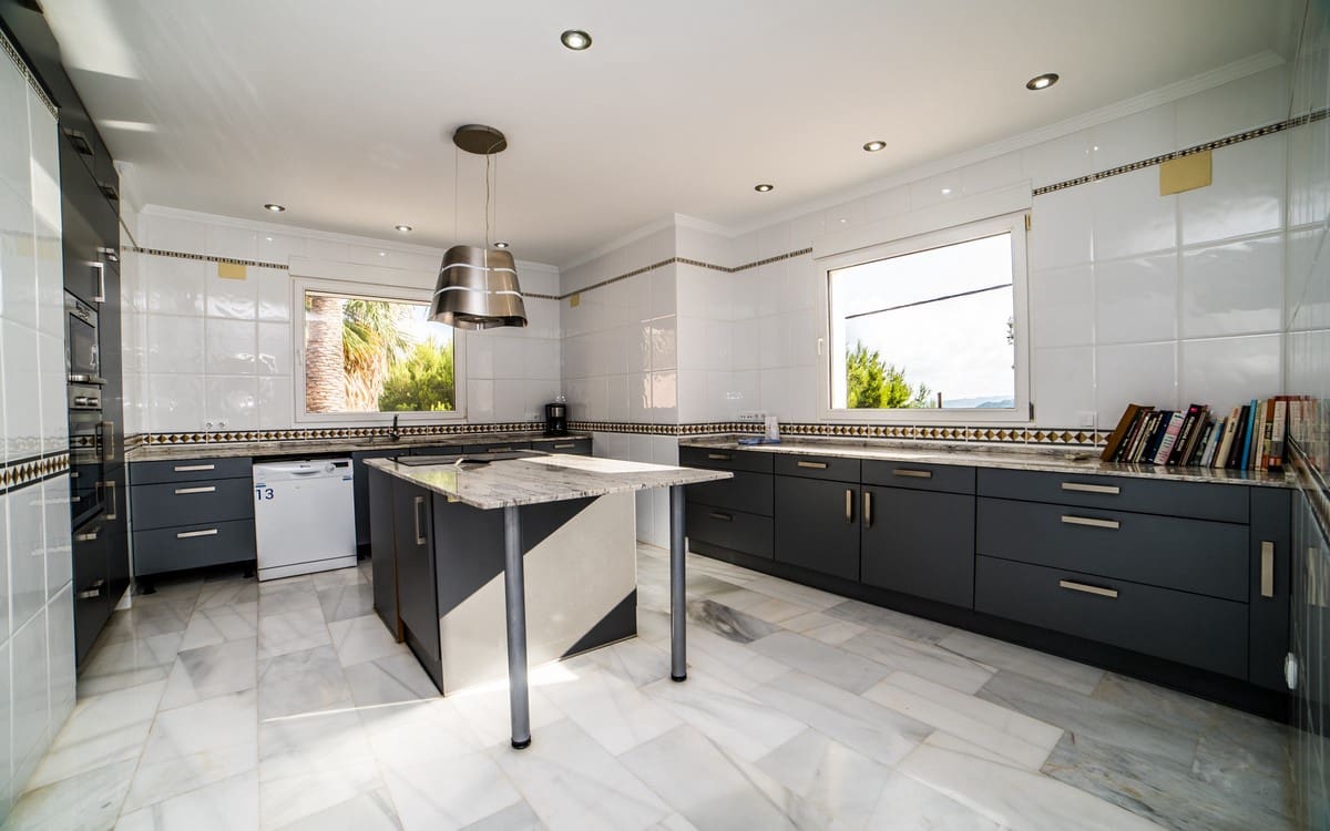 3 sypialnia Willa na sprzedaż w Calpe / Calp z basenem - 795 000 € (Ref: 9632737)