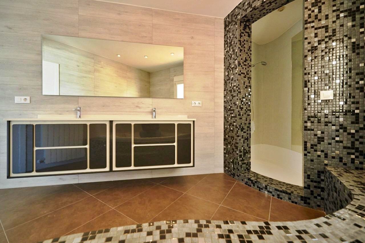 4 sovrum Villa till salu i Altea med pool - 1 195 000 € (Ref: 9654116)