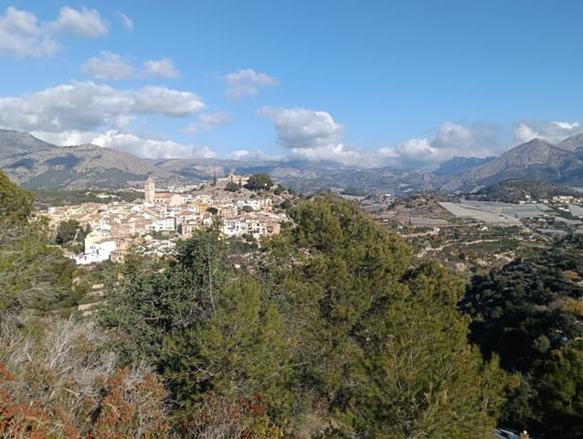 6 bedroom Villa for sale in La Nucia with garage - € 840,000 (Ref: 9700035)