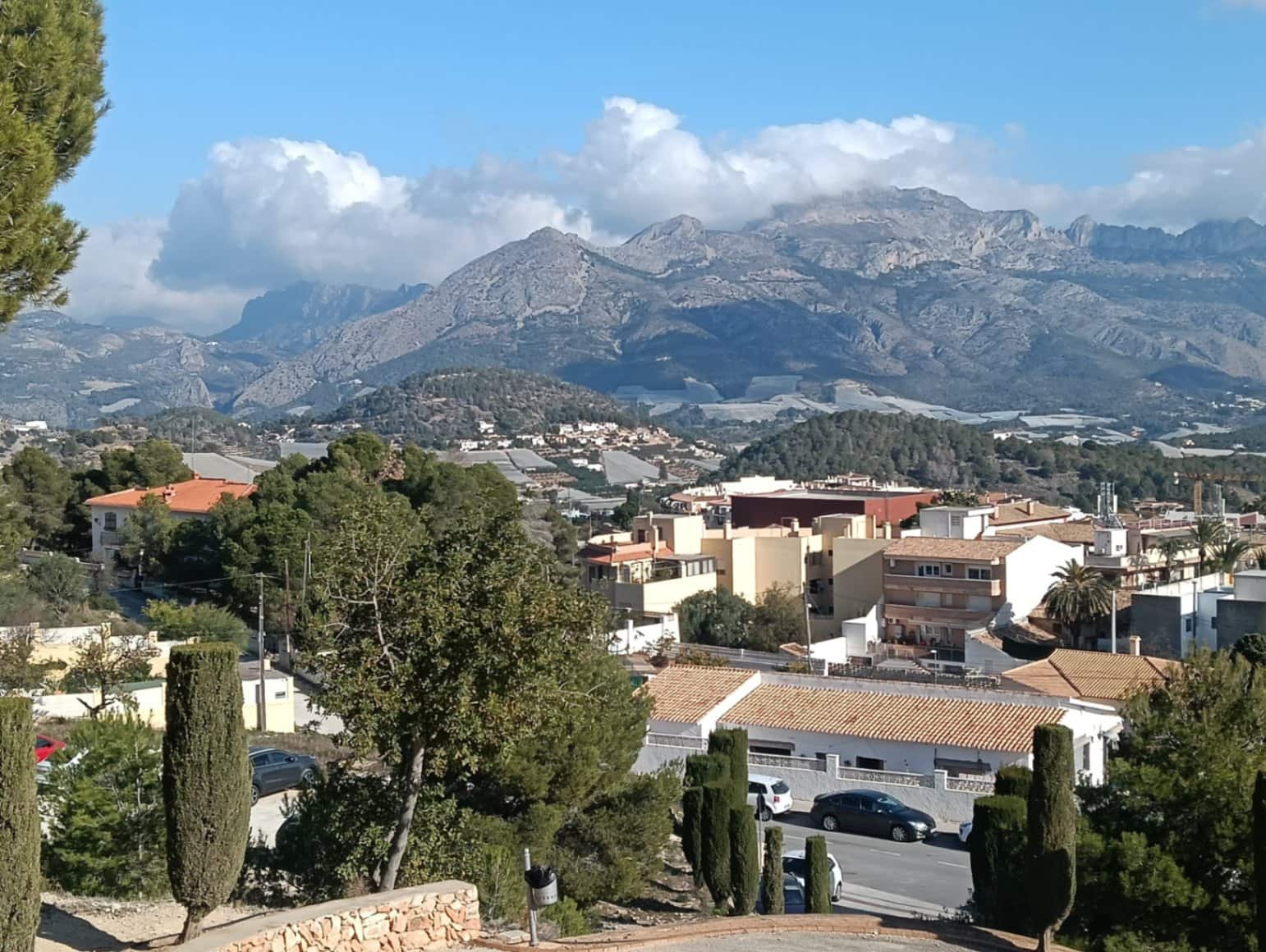 6 bedroom Villa for sale in La Nucia with garage - € 840,000 (Ref: 9700035)