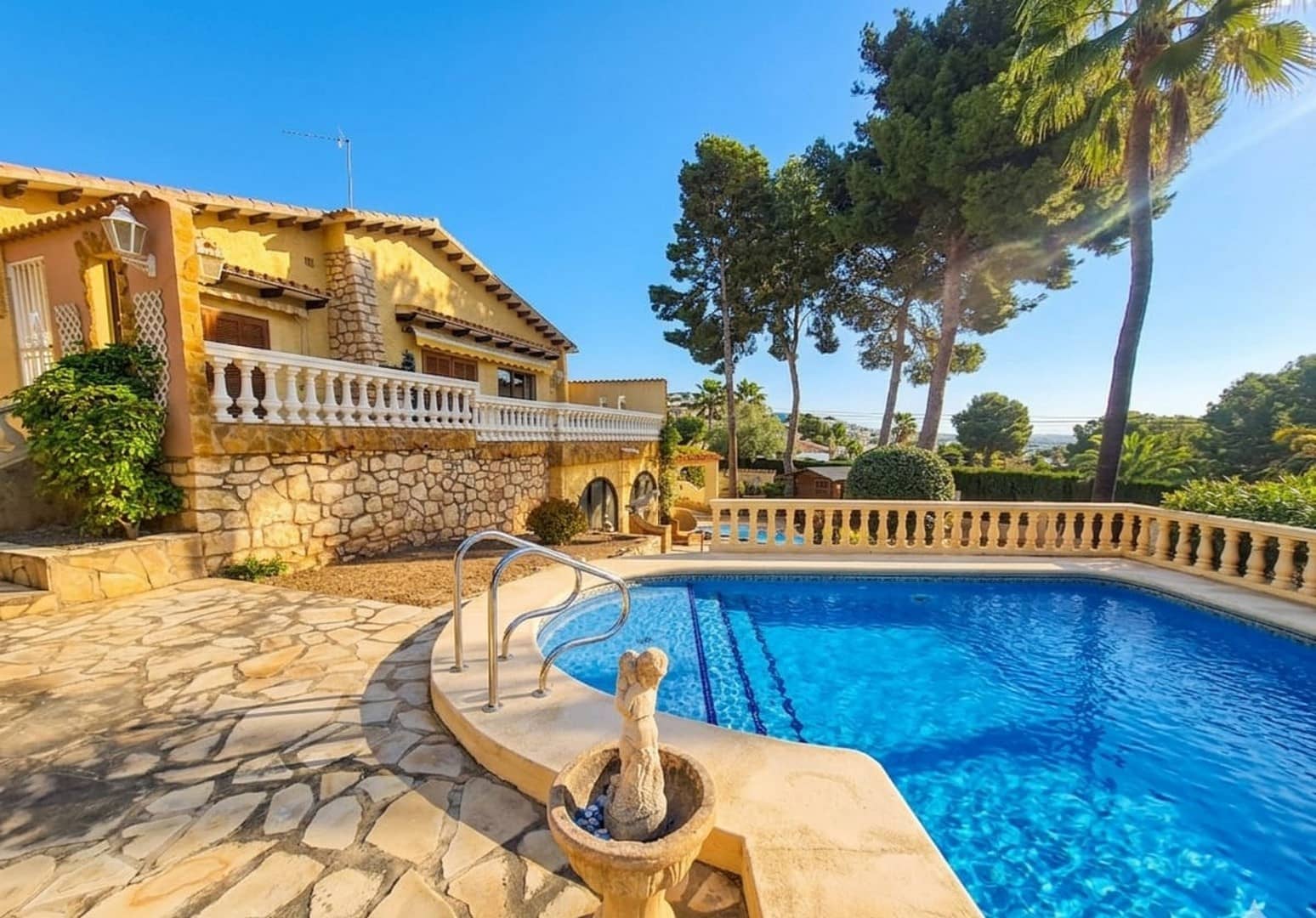 5 bedroom Villa for sale in Moraira with pool - € 1,200,000 (Ref: 9832369)