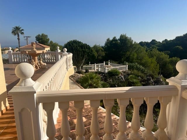 3 sovrum Villa till salu i Denia med pool garage - 860 000 € (Ref: 9832802)
