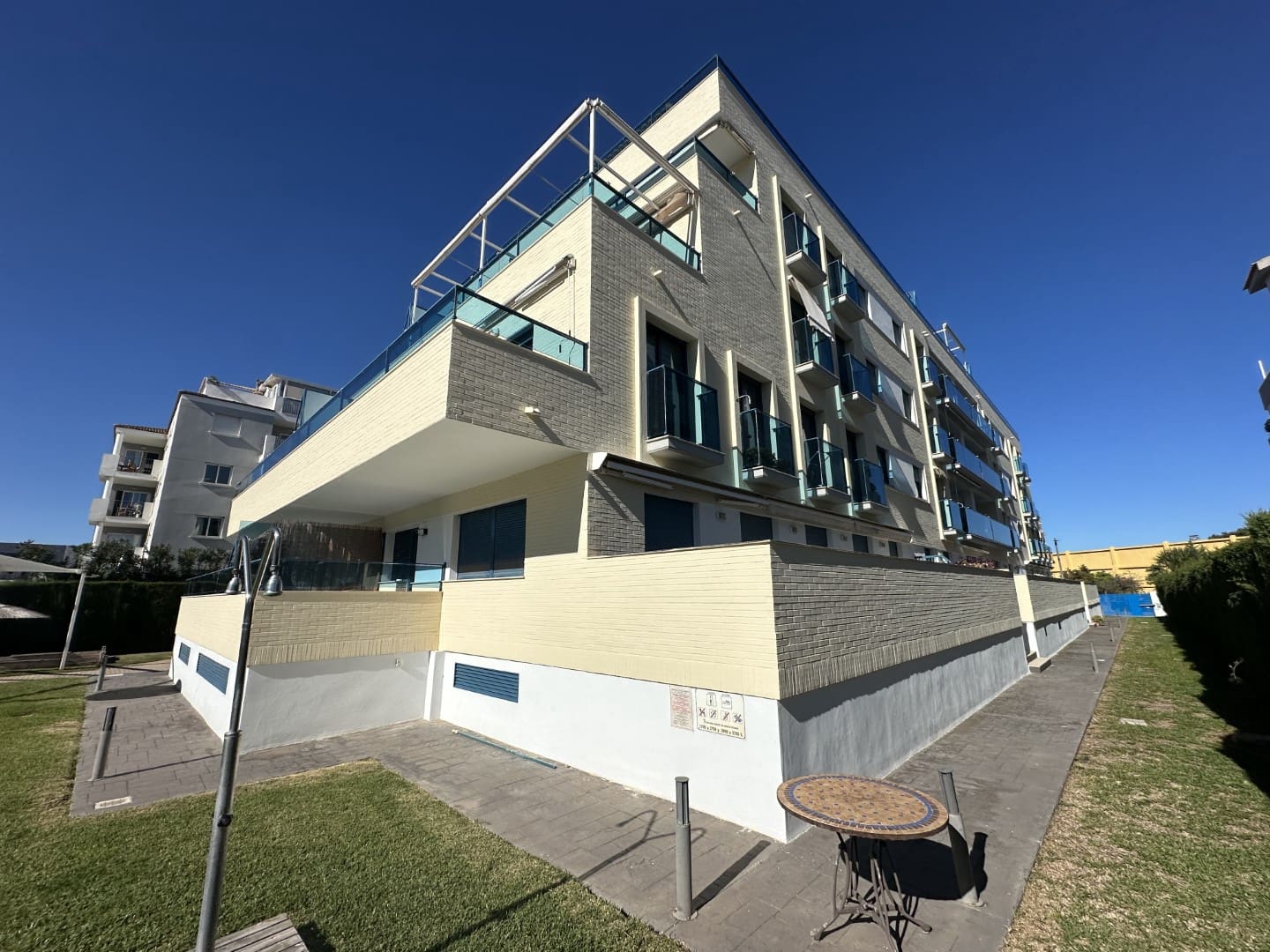 3 sovrum Lägenhet till salu i Denia med pool garage - 319 000 € (Ref: 9832805)