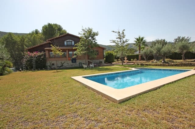 3 soveværelse Villa til salg i Orba med swimmingpool garage - € 899.000 (Ref: 9832810)