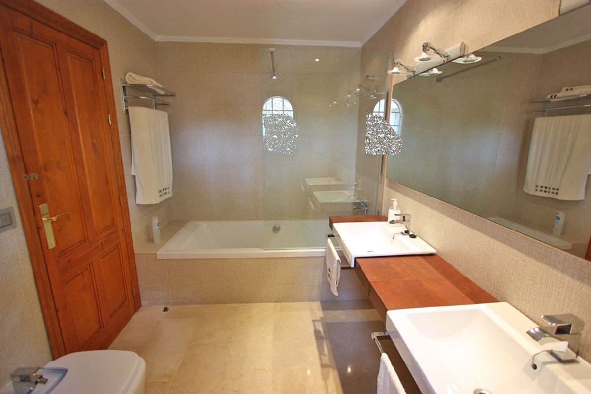 8 bedroom Villa for sale in Javea / Xabia with pool garage - € 2,100,000 (Ref: 9832816)