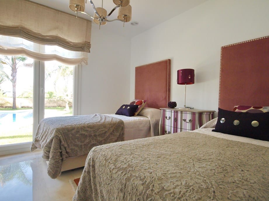 4 bedroom Villa for sale in Benissa with pool - € 1,350,000 (Ref: 9832821)