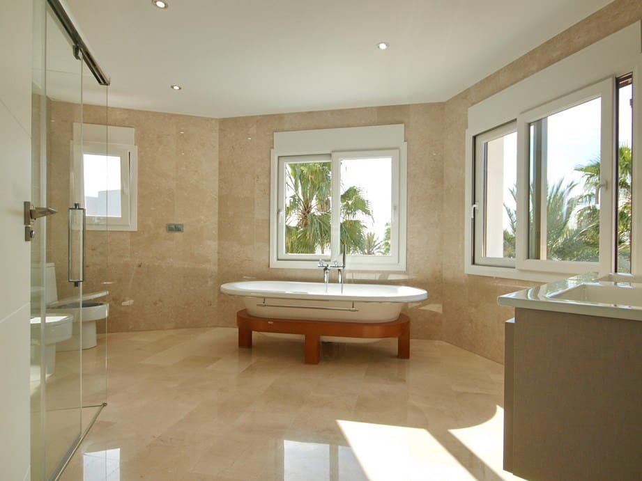 4 bedroom Villa for sale in Benissa with pool - € 1,350,000 (Ref: 9832821)