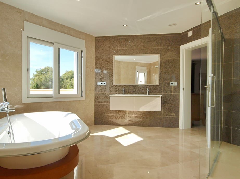 4 bedroom Villa for sale in Benissa with pool - € 1,350,000 (Ref: 9832821)