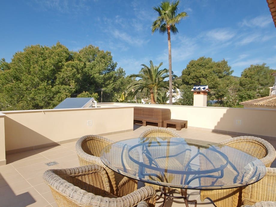 4 bedroom Villa for sale in Benissa with pool - € 1,350,000 (Ref: 9832821)