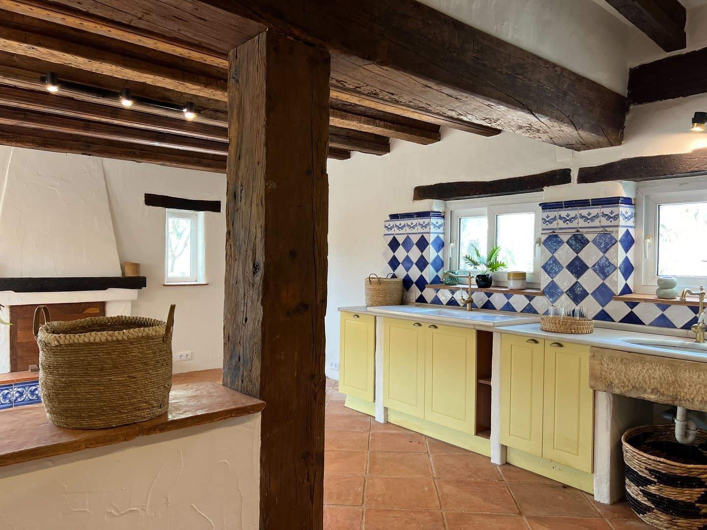4 bedroom Villa for sale in Benissa - € 1,295,000 (Ref: 9832822)