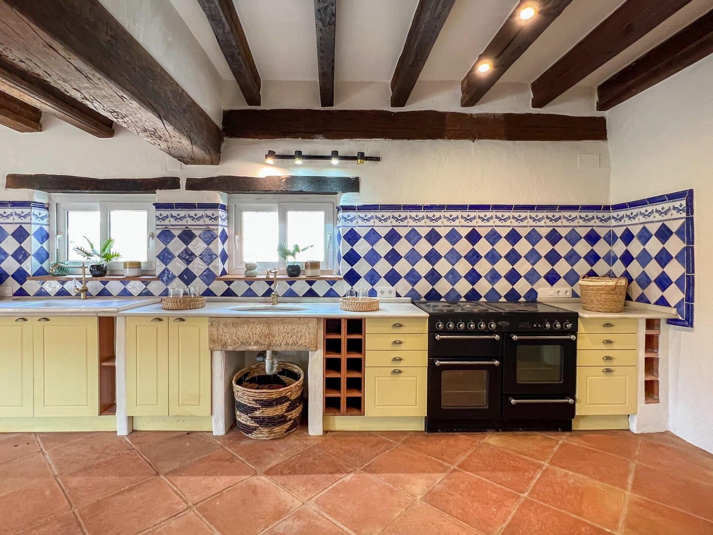 4 bedroom Villa for sale in Benissa - € 1,295,000 (Ref: 9832822)