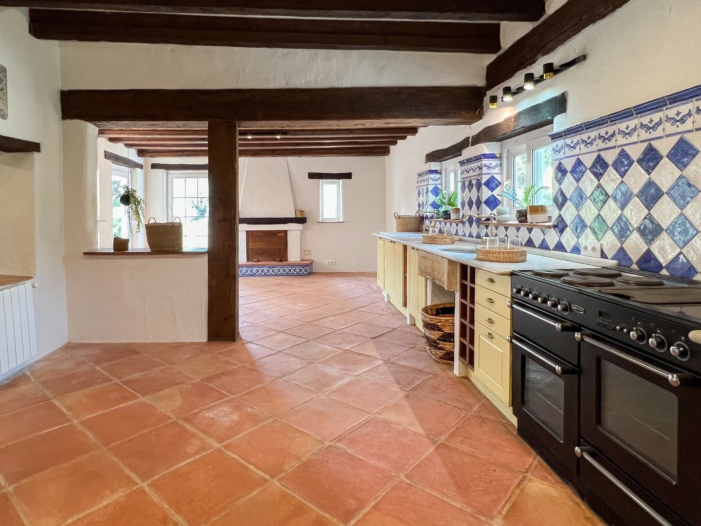 4 bedroom Villa for sale in Benissa - € 1,295,000 (Ref: 9832822)