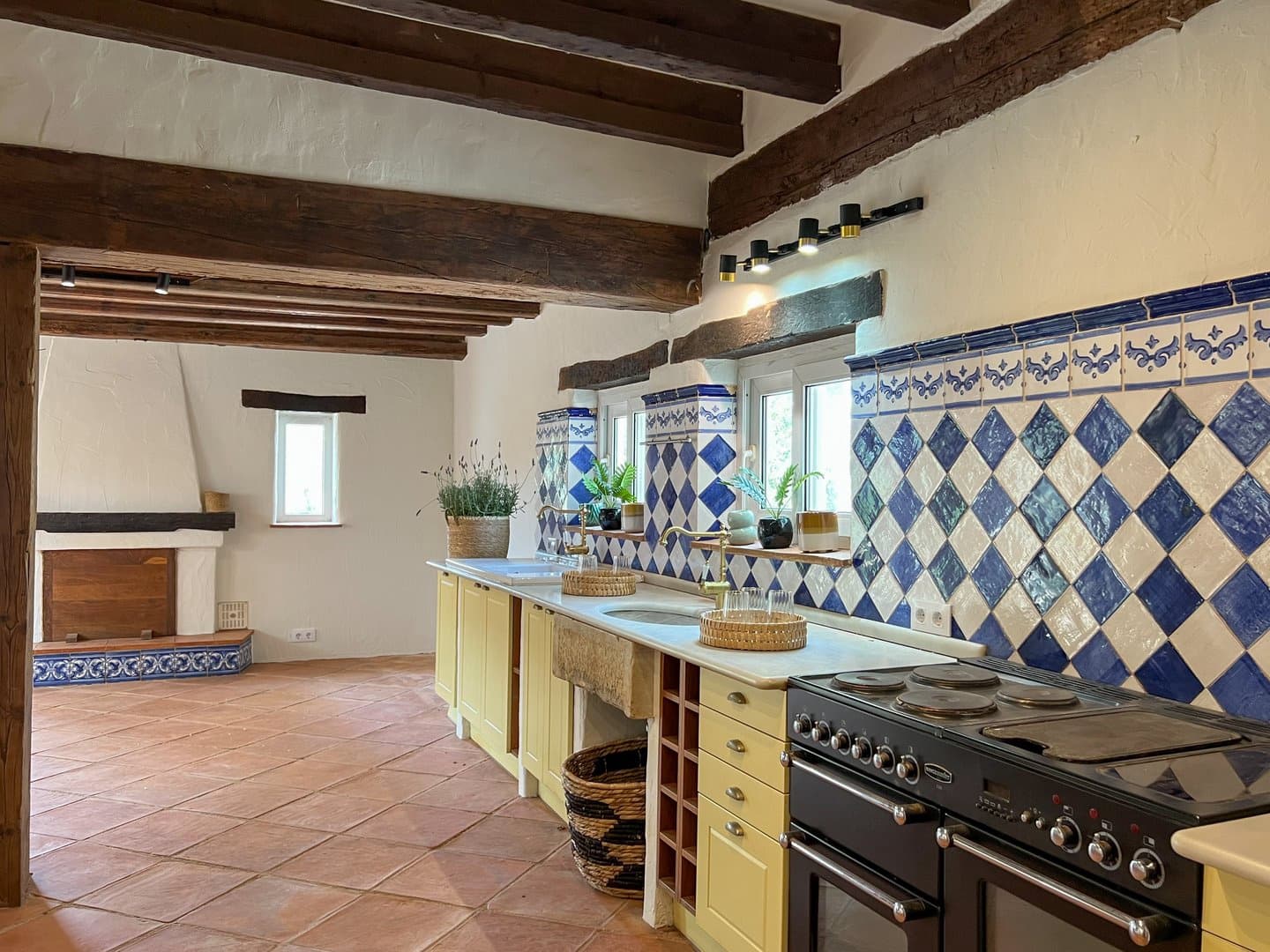 4 bedroom Villa for sale in Benissa - € 1,295,000 (Ref: 9832822)