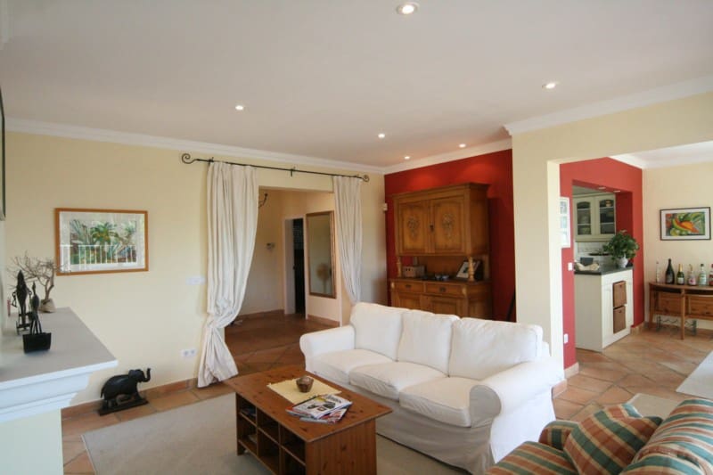 4 bedroom Villa for sale in Moraira - € 965,000 (Ref: 9832823)