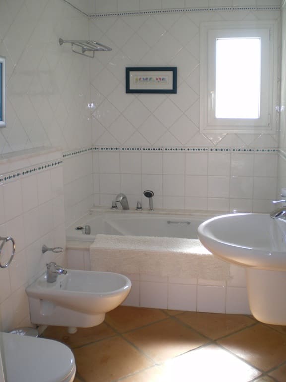 4 bedroom Villa for sale in Moraira - € 965,000 (Ref: 9832823)