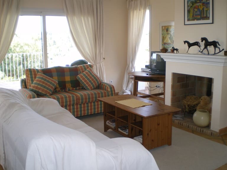 4 bedroom Villa for sale in Moraira - € 965,000 (Ref: 9832823)