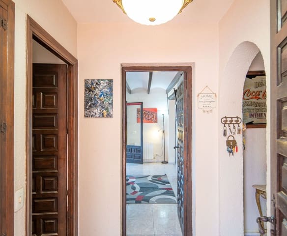 3 bedroom Villa for sale in Moraira, Teulada-Moraira with garage - € 499,950 (Ref: 9873905)