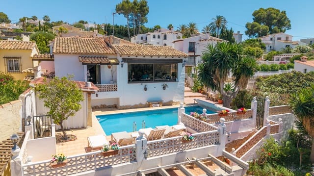 3 bedroom Villa for sale in Moraira, Teulada-Moraira with garage - € 499,950 (Ref: 9873905)