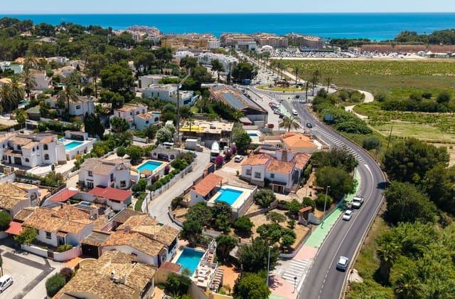 3 bedroom Villa for sale in Moraira, Teulada-Moraira with garage - € 499,950 (Ref: 9873905)