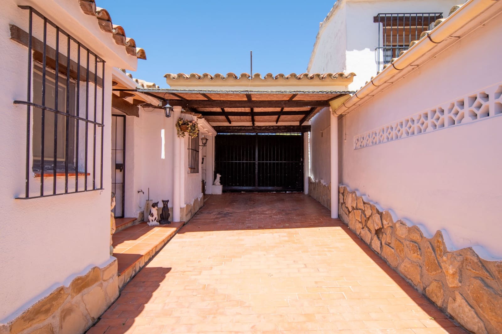 3 bedroom Villa for sale in Moraira with garage - € 499,950 (Ref: 9873905)