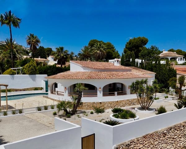 3 bedroom Villa for sale in Moraira, Teulada-Moraira - € 1,250,000 (Ref: 9873909)