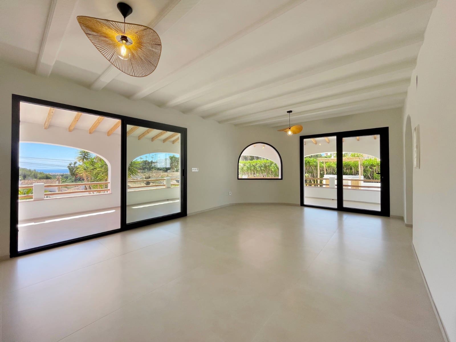 3 bedroom Villa for sale in Moraira - € 1,250,000 (Ref: 9873909)