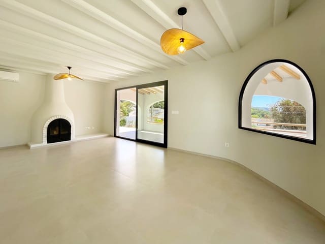 3 bedroom Villa for sale in Moraira, Teulada-Moraira - € 1,250,000 (Ref: 9873909)