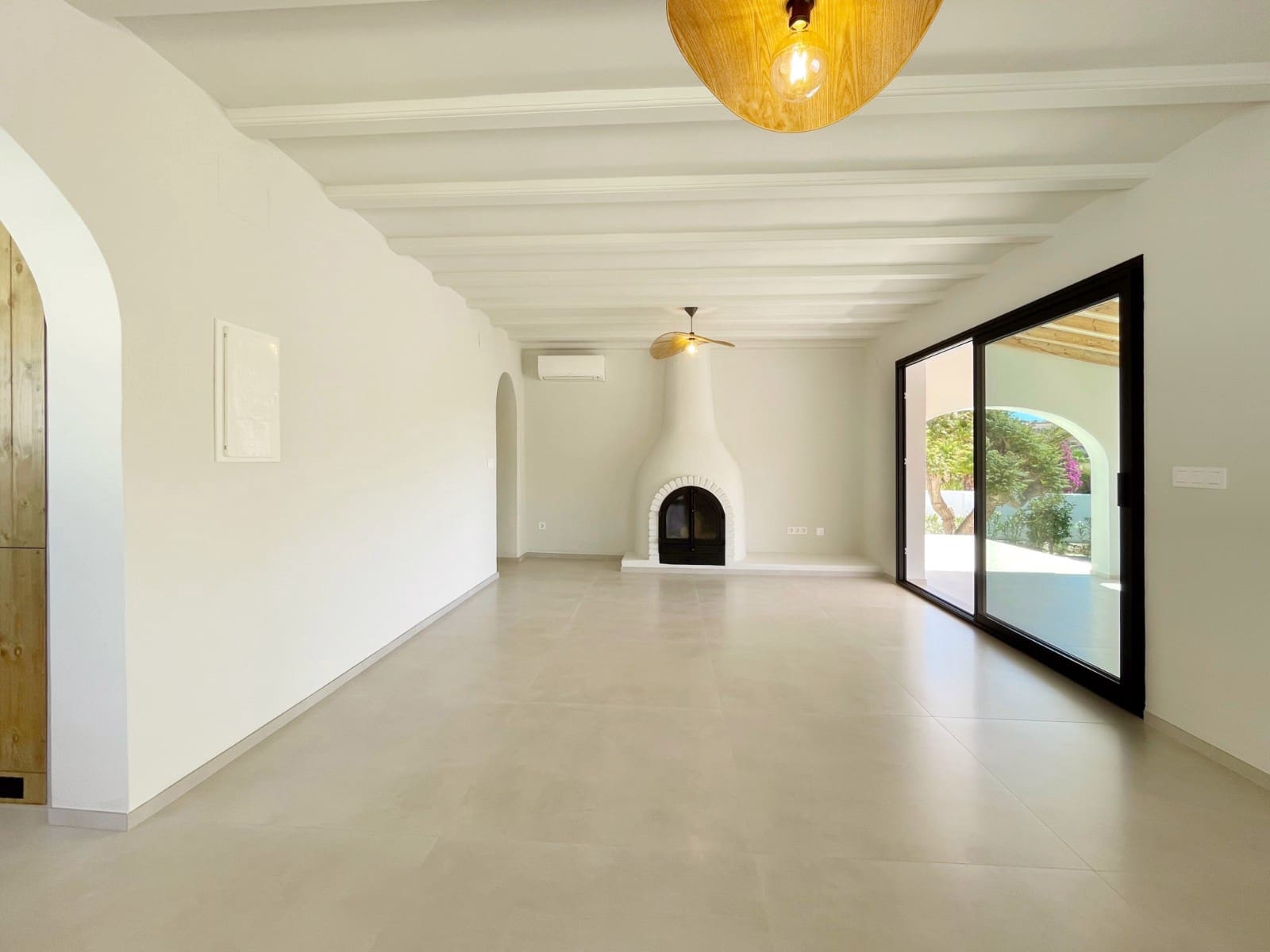 3 bedroom Villa for sale in Moraira - € 1,250,000 (Ref: 9873909)