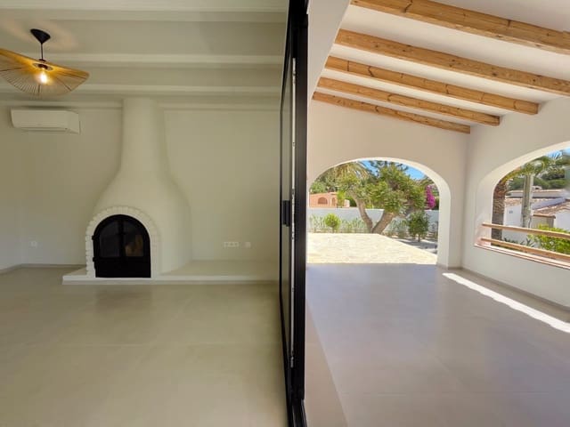 3 bedroom Villa for sale in Moraira, Teulada-Moraira - € 1,250,000 (Ref: 9873909)