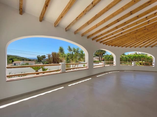 3 bedroom Villa for sale in Moraira, Teulada-Moraira - € 1,250,000 (Ref: 9873909)