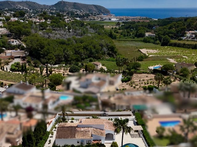 3 bedroom Villa for sale in Moraira, Teulada-Moraira - € 1,250,000 (Ref: 9873909)