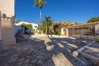3 bedroom Villa for sale in Benissa with pool garage - € 690,000 (Ref: 9877011)